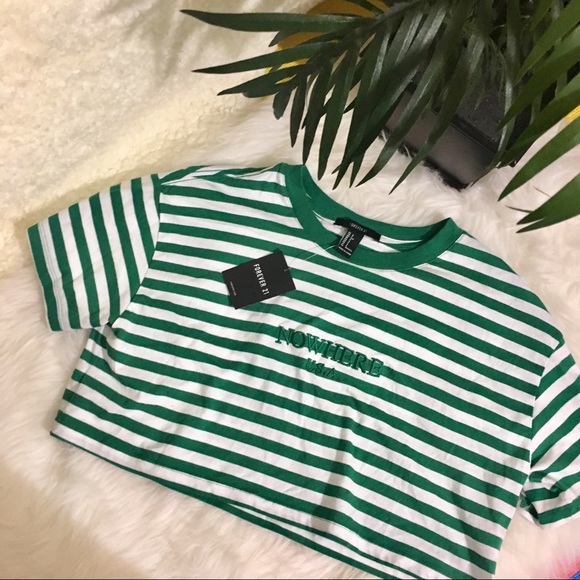 Forever 21 Tops - NWT “NOWHERE USA” Cropped Top